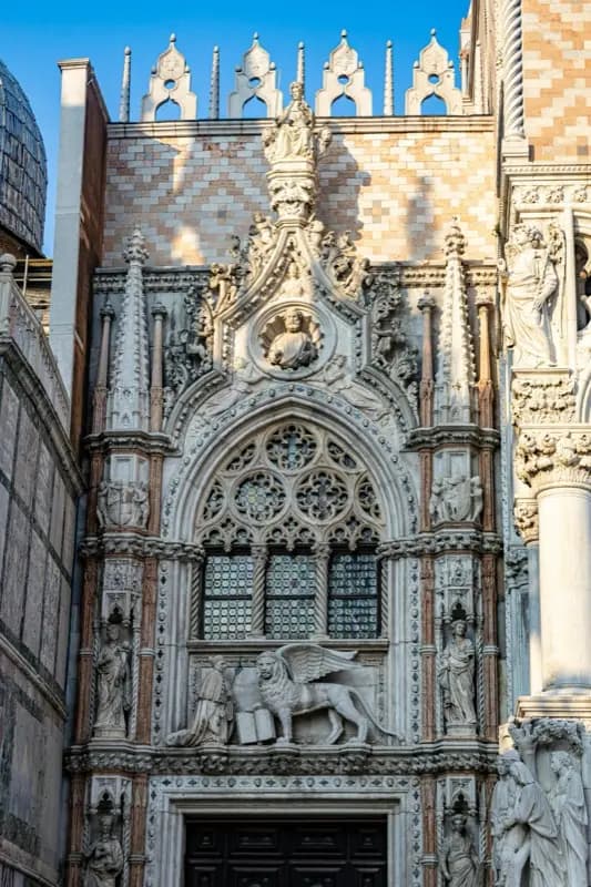 Doges Palace atracție turistică cu HelloRoam eSIM pentru date de călătorie
