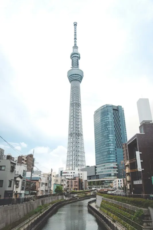 Tokyo Skytree med HelloRoam eSIM dataplan för resenärers anslutning