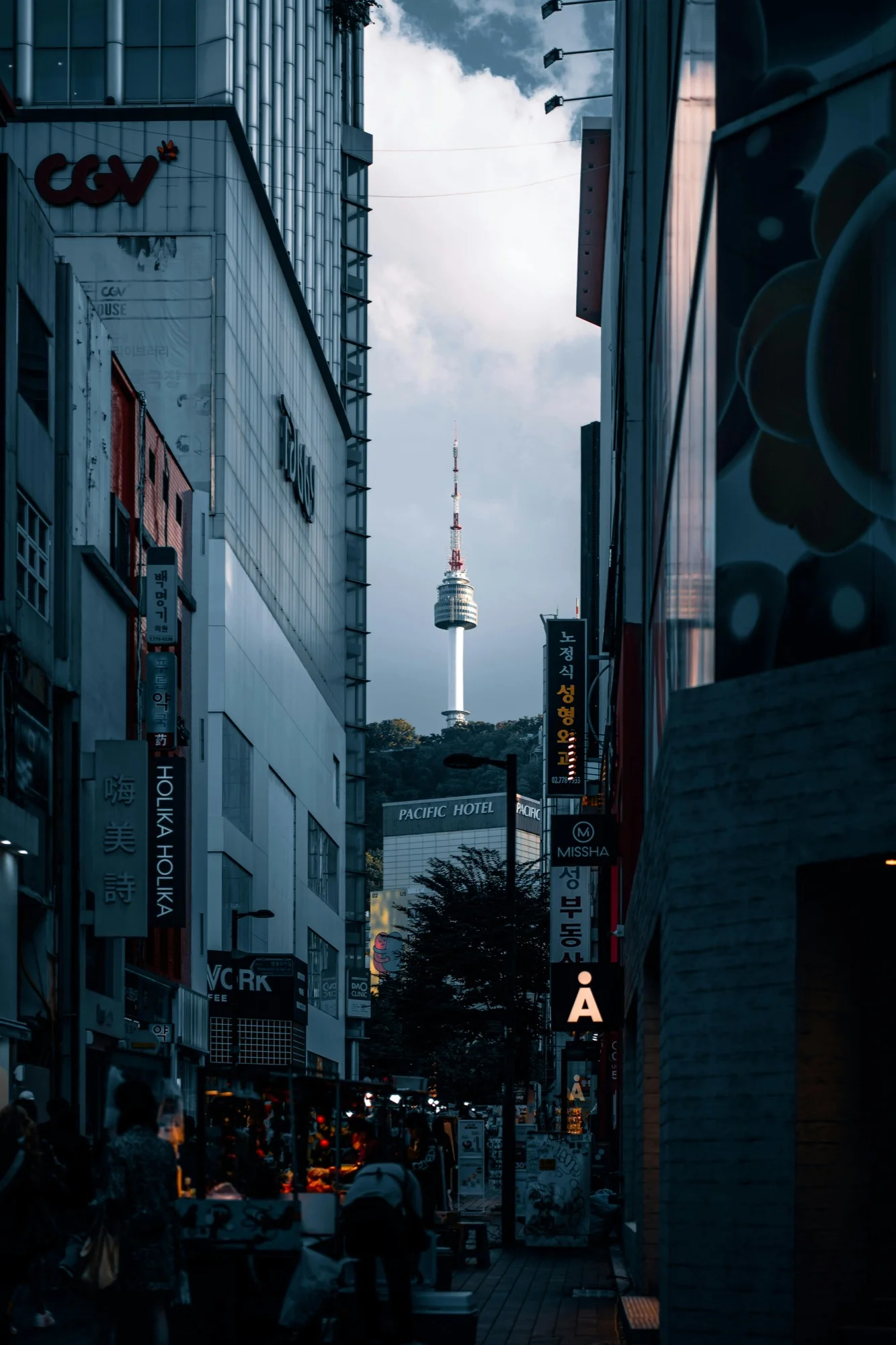 Seoul South Korea eSIM coverage for travelers with HelloRoam mobile data plans and fast internet