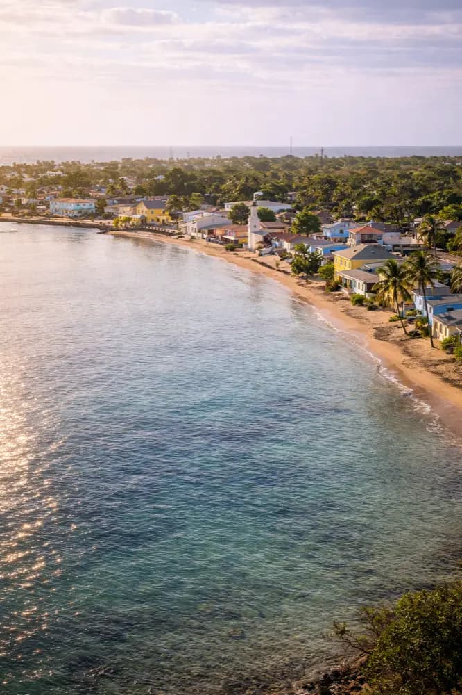 eSIM pokrivenost u Bodden Town, Kajmanski otoci od HelloRoam s brzim mobilnim internetom