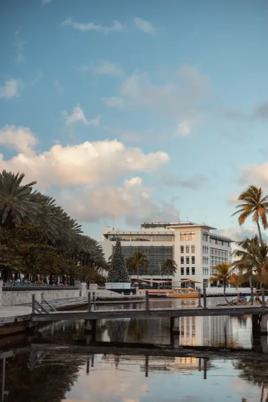 Visiwa vya Cayman — HelloRoam eSIM coverage