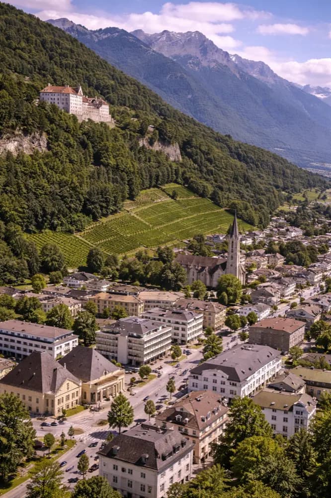 Forfait eSIM HelloRoam pour Vaduz en Liechtenstein avec accès réseau local mobile rapide