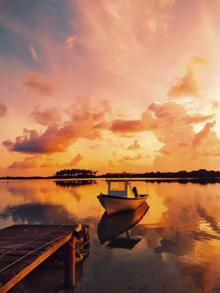 HelloRoam ofrece eSIM con datos rápidos en Hithadhoo para recorrer Maldivas
