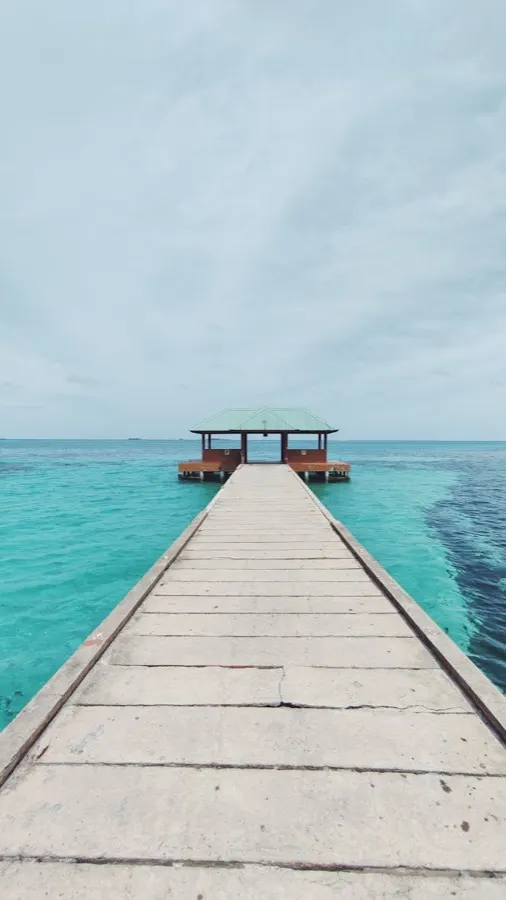 eSIM Hulhumalé Maldive - insula artificială modernă cu plaje și skyline în construcție