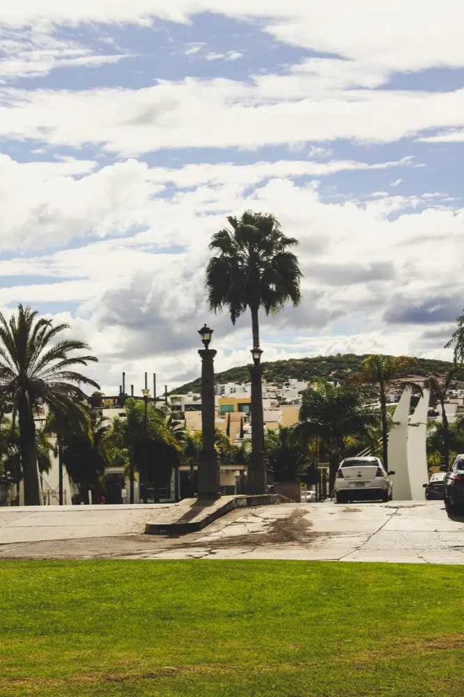 بيانات موبايل في Santiago de Queretaro المكسيك مع خطة eSIM HelloRoam للمسافرين