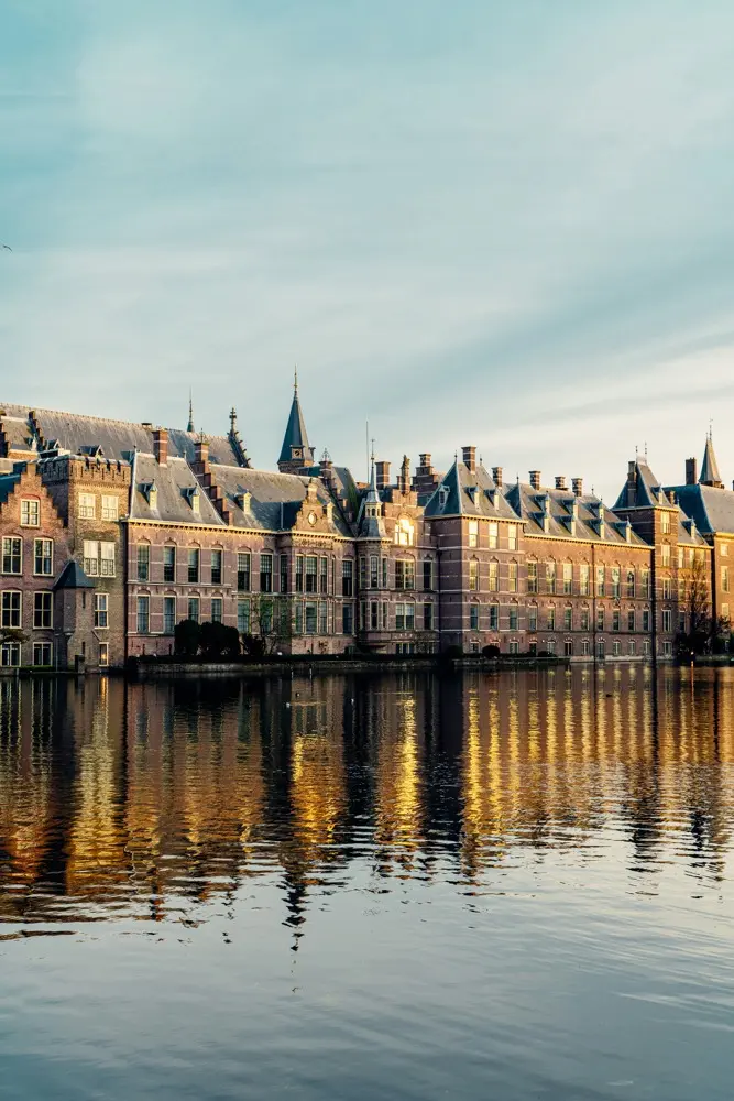 Mobile Daten in Den Haag Niederlande mit HelloRoam eSIM für Reisende