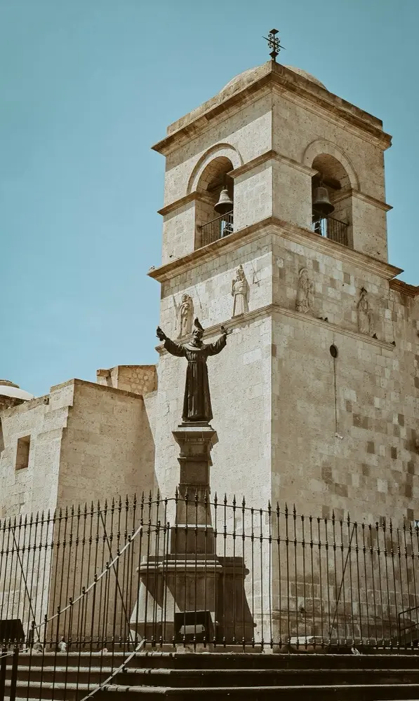 HelloRoam eSIM mit Datenabdeckung in Arequipa für Reisen durch Peru