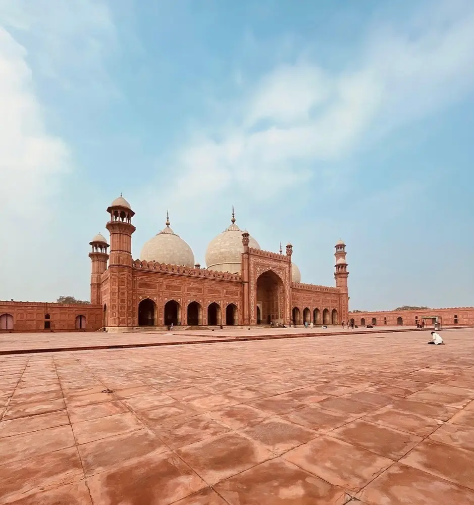 بيانات موبايل في Lahore باكستان مع خطة eSIM HelloRoam للمسافرين