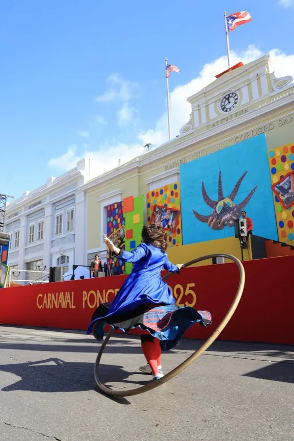 สถานีดับเพลิง Parque de Bombas ทาสีดำแดงอันโด่งดังในจัตุรัสกลางปอนเซเปอร์โตริโก