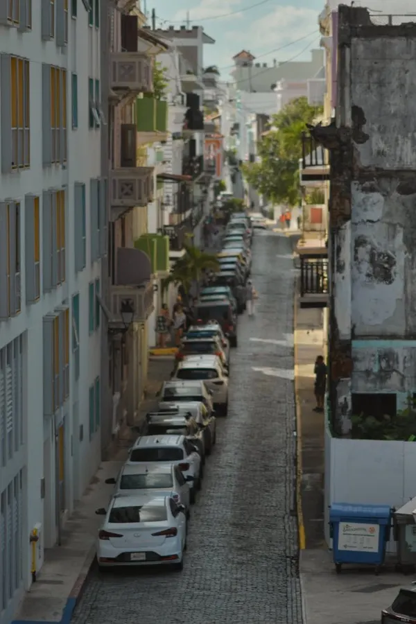 Modré zdi pevnosti El Morro v San Juan Portoriko u modrého karibského moře
