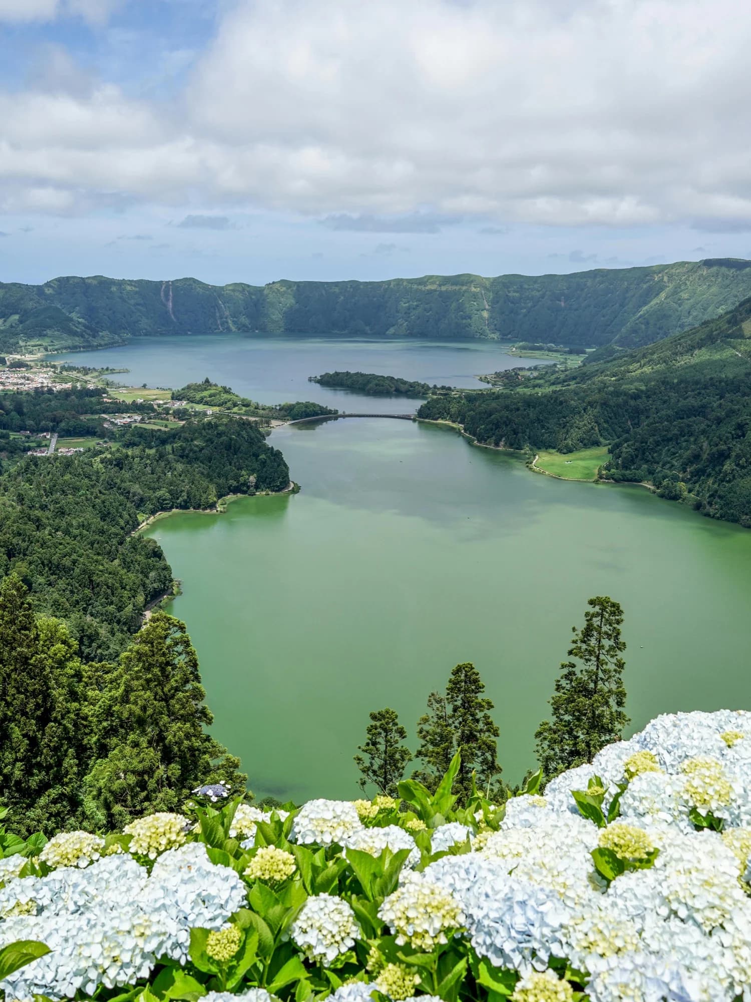 Plano eSIM para Açores com rede Vodafone 5G - dados de viagem a partir de $3.35/dia - sem cobranças de roaming