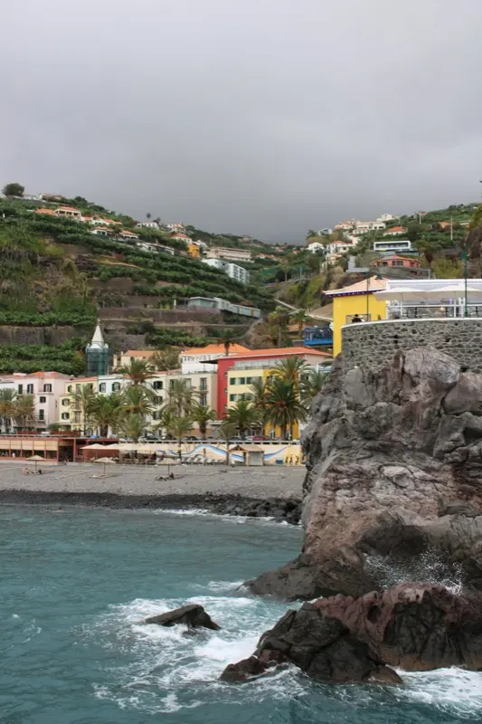 Funchal Harbor mit HelloRoam eSIM Datenplan für Reisende Konnektivität