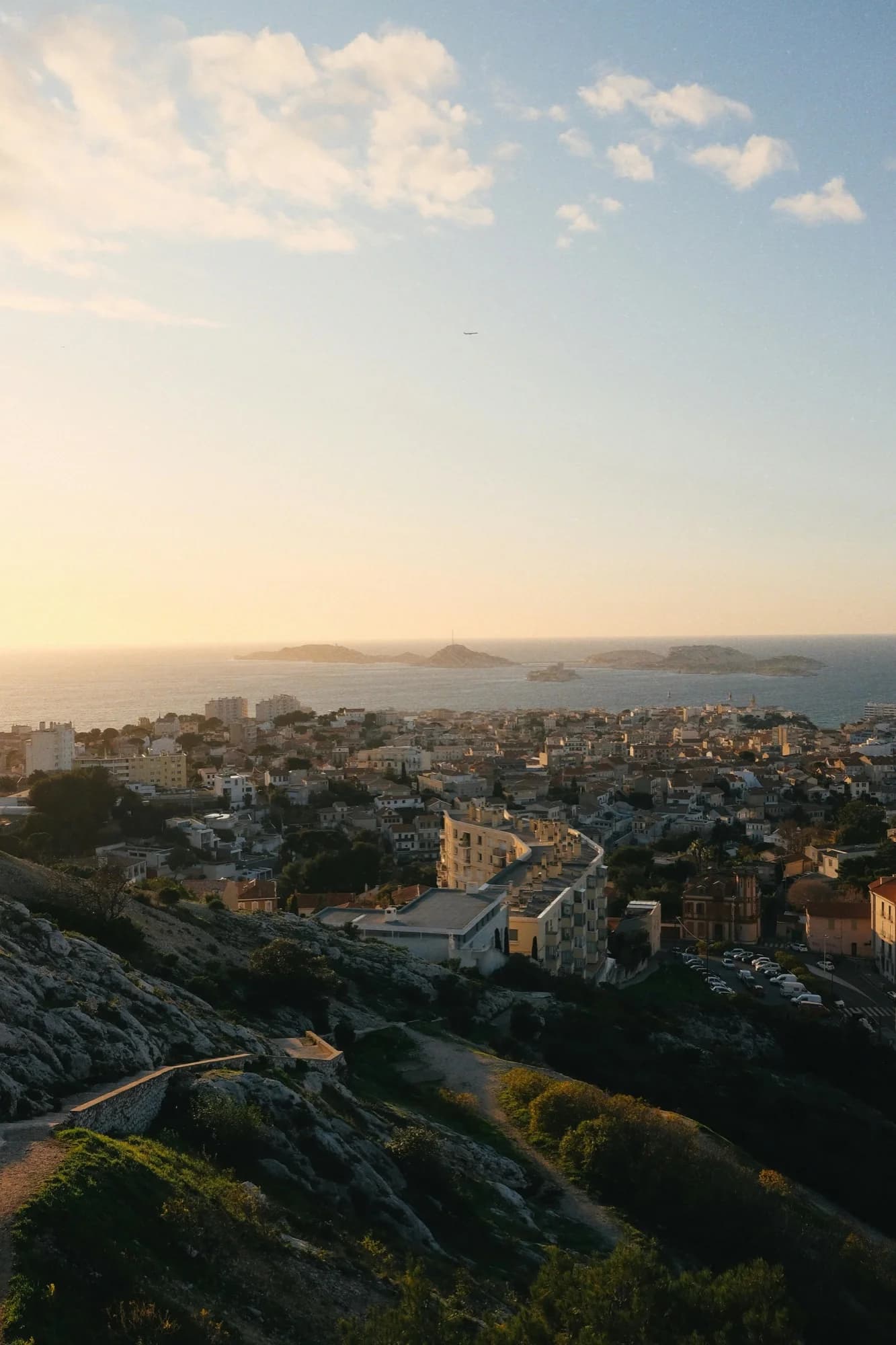 Europa eSIM with instant activation - international travel data plans - no extra fees - 5G mobile network