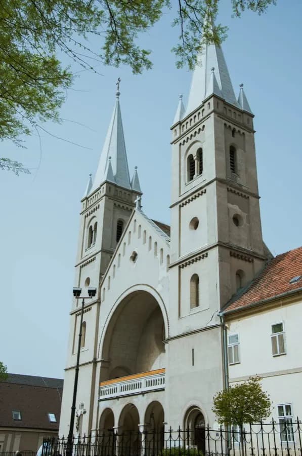 eSIM Subotica Serbien – Art-Nouveau-Rathaus und historischer Hauptplatz von Subotica