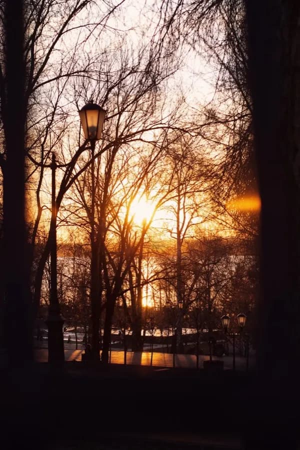 eSIM Samara Rússia - el passeig del Volga i l'horitzó de la metròpoli espaial del riu