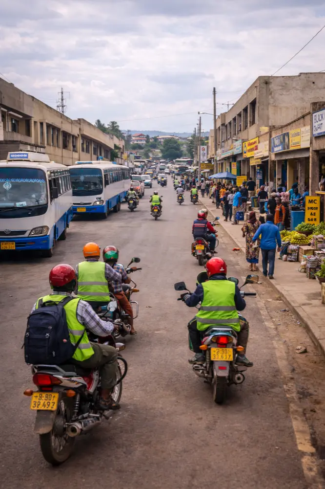 eSIM data untuk Gitarama Rwanda for Kigali and national park areas dari HelloRoam untuk pelancong