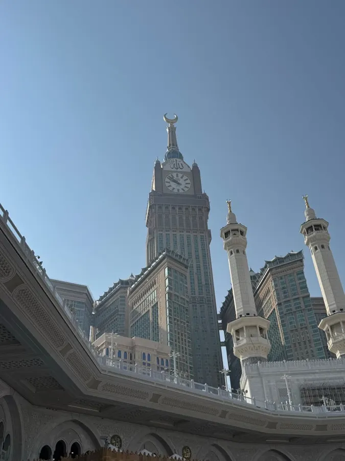 eSIM data plan for Medina, Saudi Arabia, with Zain and STC 5G coverage near the Prophet's Mosque