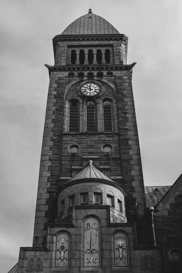 Canalele din Göteborg cu barci tradiționale și arhitectura clasică suedeză