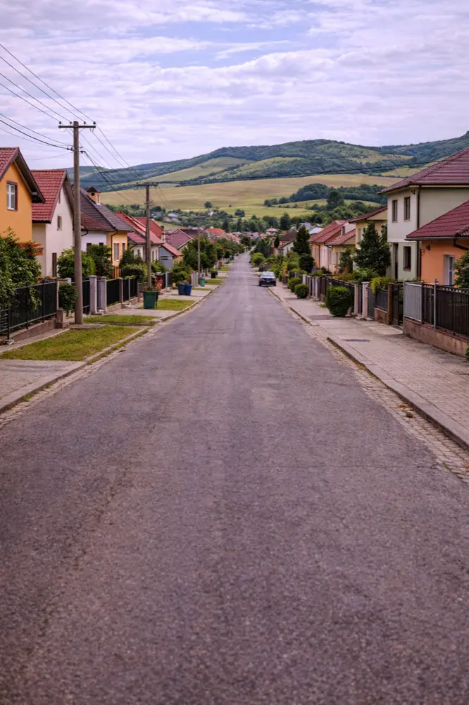 חבילת נתונים סלולריים HelloRoam eSIM ל-Okres Nitra בSlovakia for Bratislava