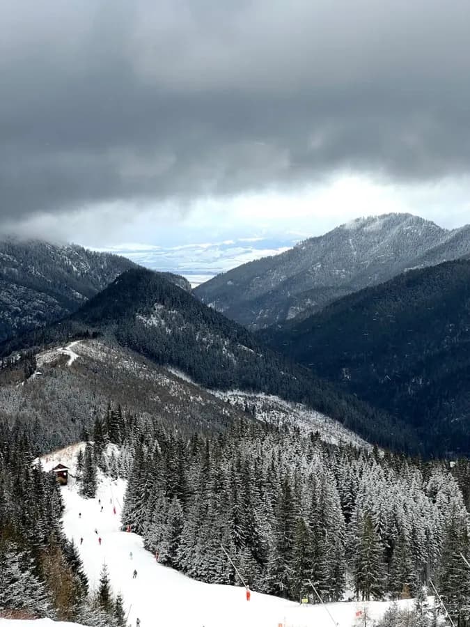 eSIM ซิลินา สโลวาเกีย - เมืองอุตสาหกรรมและทางเข้าอุทยาน Malá Fatra