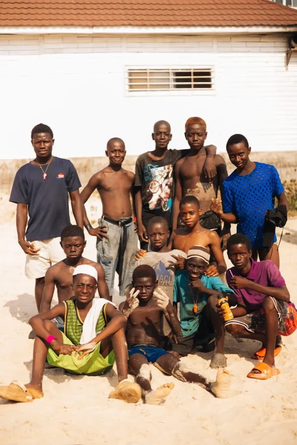 eSIM Kenema Sierra Leone - piata locala cu activitate comerciala si mineri