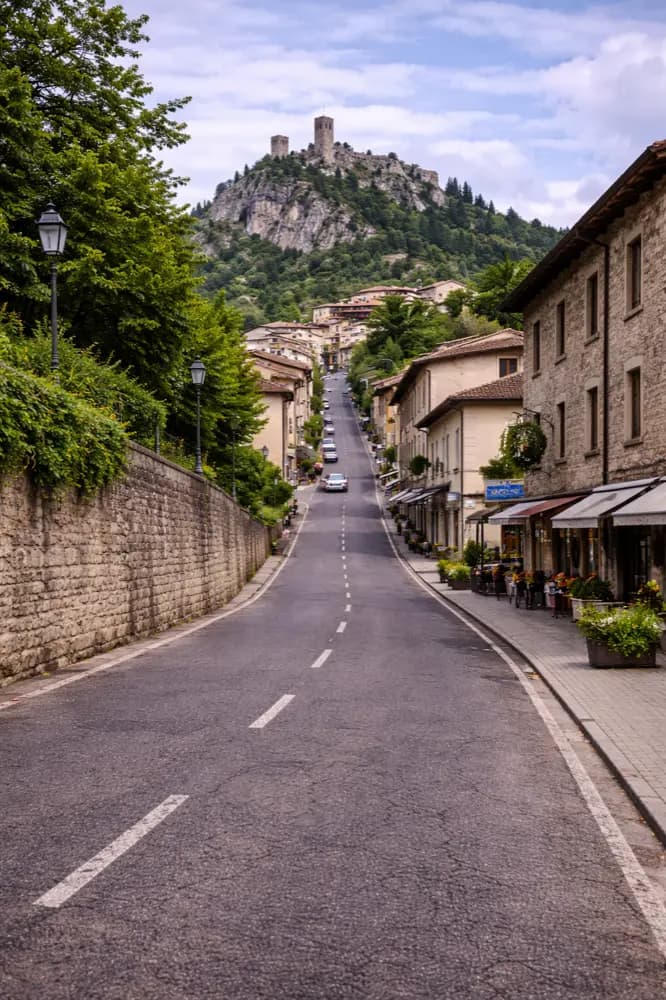 Mobiele data in Borgo Maggiore San Marino met HelloRoam eSIM-plan voor reizigers