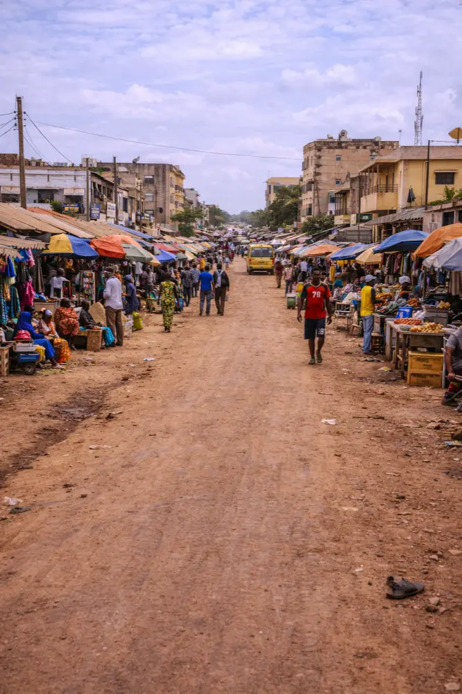 Couverture mobile HelloRoam à Thies en Sénégal avec forfait eSIM pour voyageurs internationaux