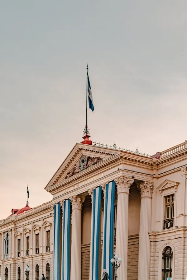 eSIM Mejicanos El Salvador - kawasan perkotaan padat di metropolitan San Salvador dengan aktivitas ramai