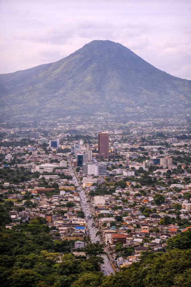 San Salvador El Salvador HelloRoam eSIM mobiilidata matkailijoille