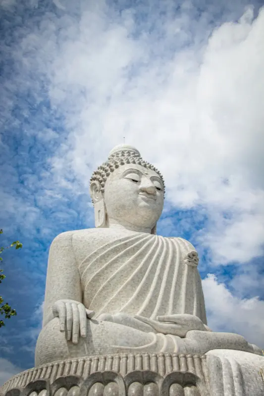 Big Buddha Sehenswürdigkeit mit HelloRoam eSIM für Reisedaten