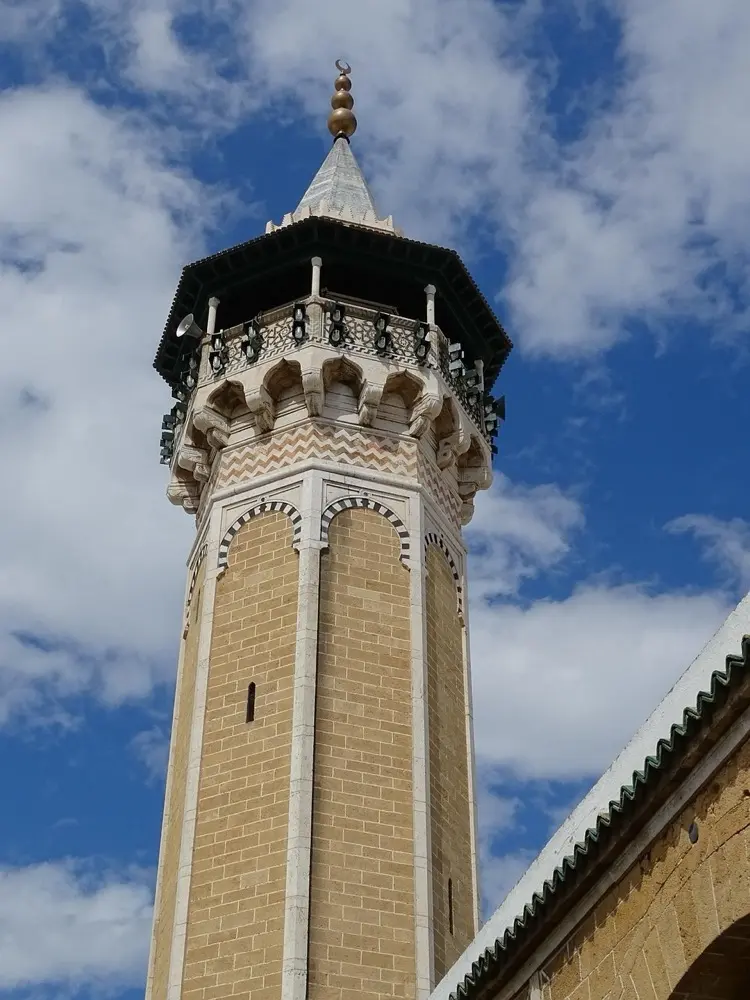 eSIM de viaje HelloRoam para Tunis con internet móvil en Túnez