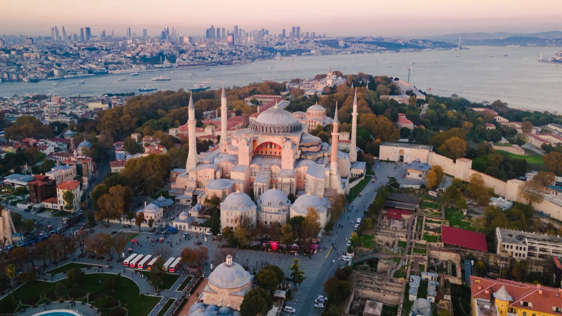 eSIM-plan från HelloRoam för Turkiet med stabil internetanslutning