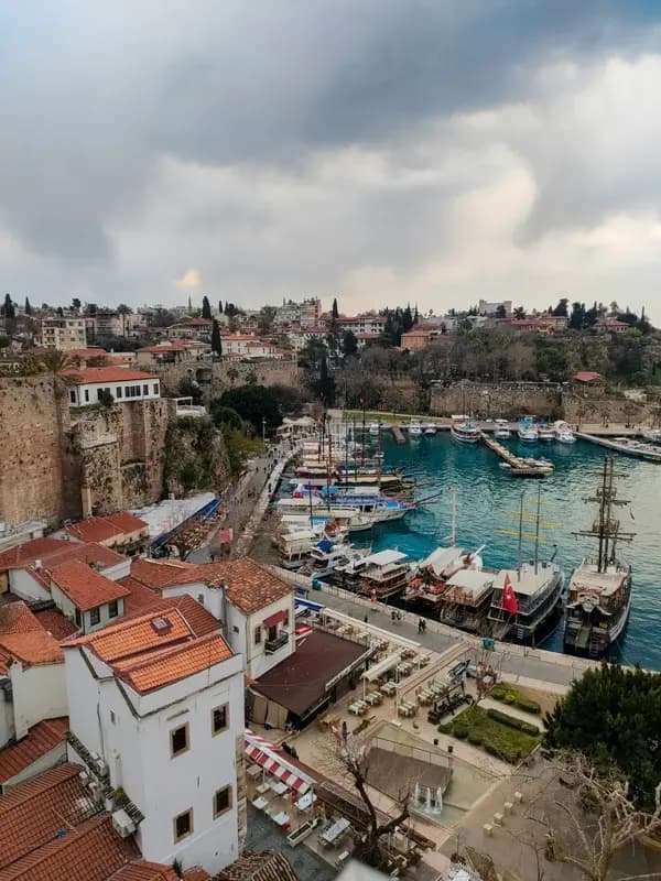 Antalya Marina atracție turistică cu HelloRoam eSIM pentru date de călătorie
