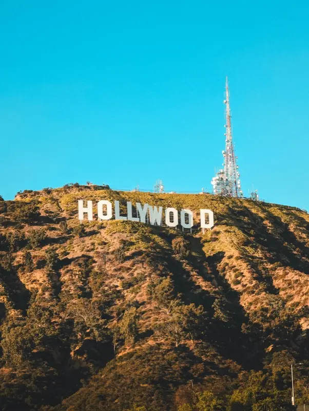 Hollywood Sign med HelloRoam eSIM dataplan för resenärers anslutning