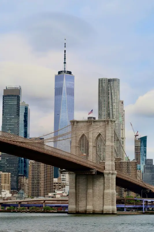 Brooklyn Bridge এর ছবি HelloRoam eSIM আন্তর্জাতিক রোমিং সহ