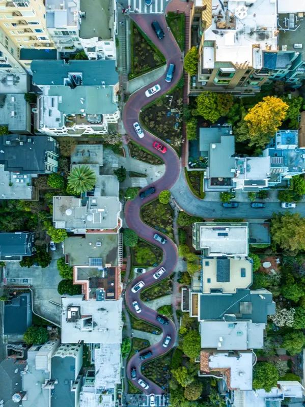 Lombard Street αξιοθέατο με HelloRoam eSIM για δεδομένα ταξιδιού