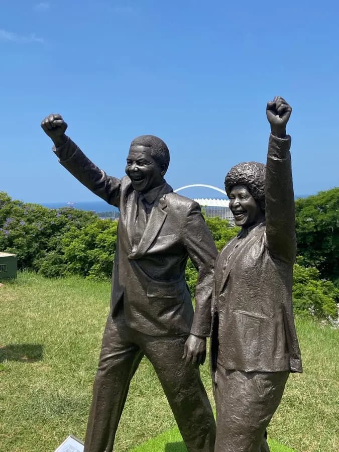 ডার্বান সমুদ্র সৈকতে HelloRoam eSIM দিয়ে দক্ষিণ আফ্রিকা