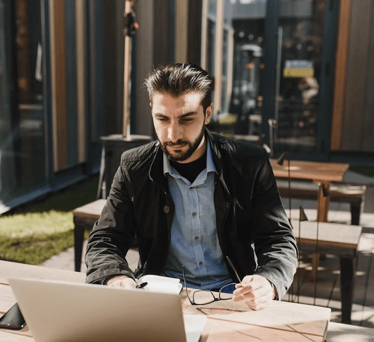 Partnerska nadzorna plošča HelloRoam prikazuje sledenje provizijam v živo, orodja za upravljanje eSIM in takojšnja izplačila