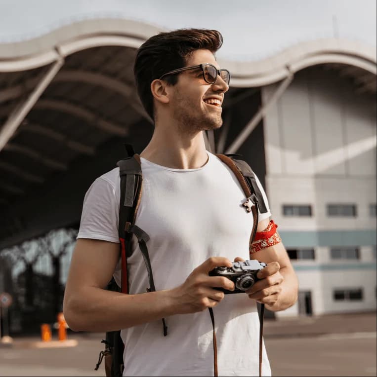 Happy traveler using HelloRoam