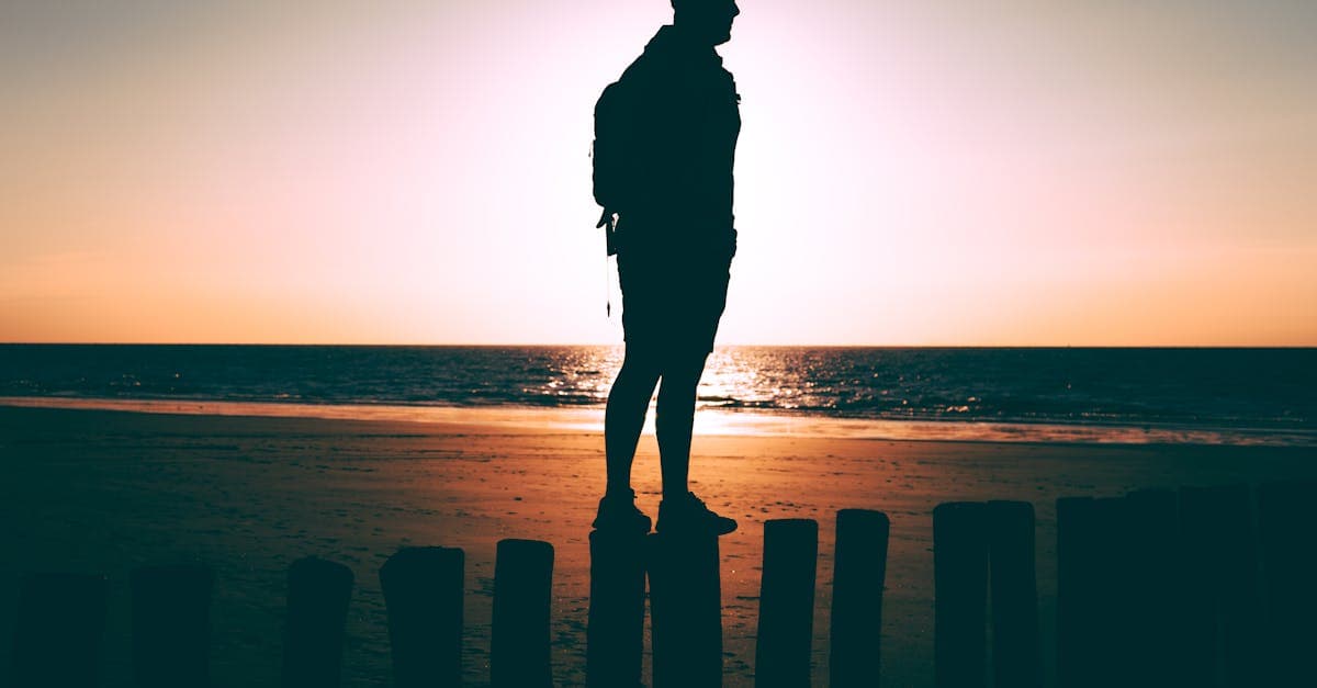 Alleen op Vakantie: De Complete Gids voor Solo Reizigers in 2026 - eSIM travel guide by HelloRoam