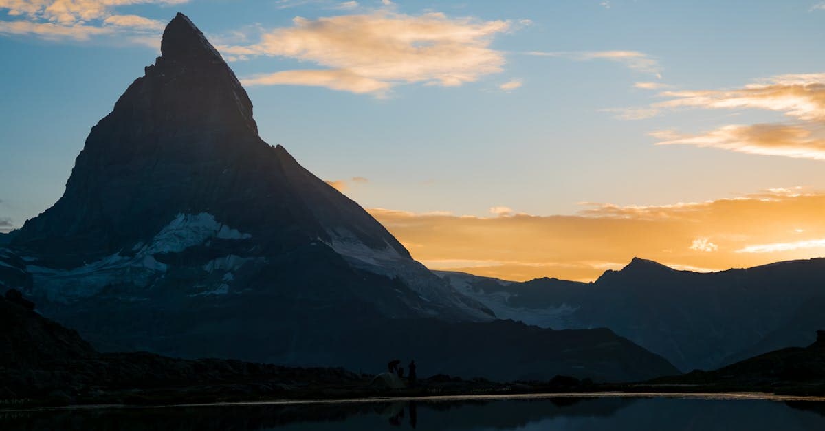 Matterhorn bei Sonnenuntergang in Zermatt – Reisende bewerten Travel-eSIM-Dienste für die Schweiz.