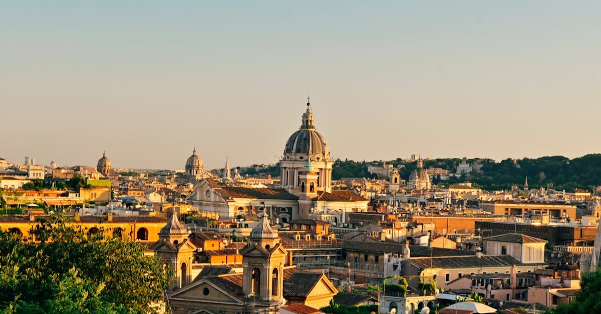 SIM Card per l'Italia: Guida Completa per Turisti 2026 - eSIM and international travel guide by HelloRoam