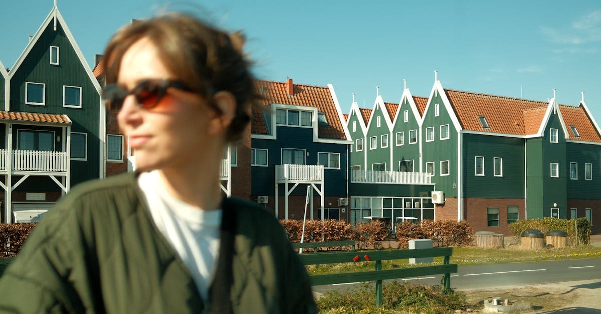 Paklijst vakantie 2026: nooit meer iets vergeten - eSIM travel guide by HelloRoam