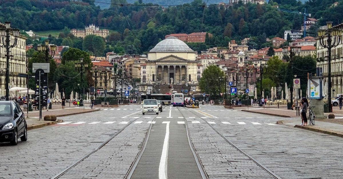 Panorama di Torino con la Gran Madre di Dio, guida alla travel eSIM per i Gran Premi all'estero.