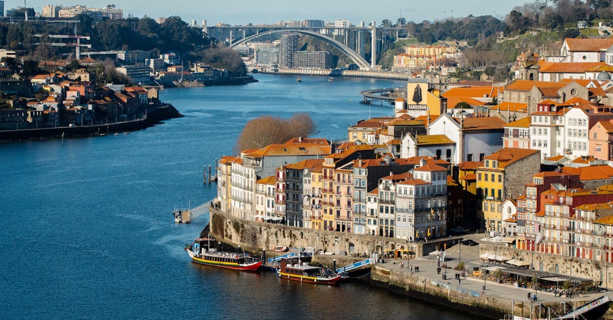 O Que Fazer em Portugal: Guia Completo para Brasileiros em 2026 - eSIM and international travel guide by HelloRoam