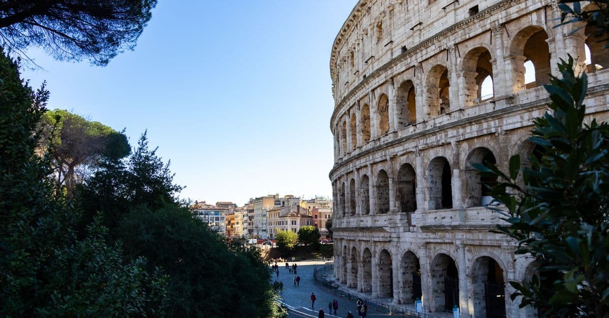 Pontos turísticos em Roma: guia completo para brasileiros 2026 - guia de viagem e eSIM pela HelloRoam