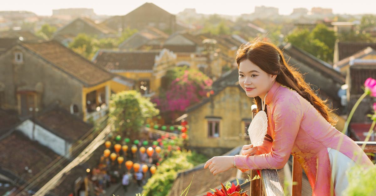 Roaming Vinaphone 2026: Bảng Giá, Cách Đăng Ký và 7 Bẫy Phí Ẩn Cần Tránh - eSIM travel guide by HelloRoam