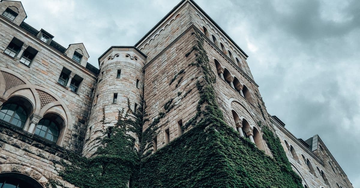 Zamek Praski górujący nad Pragą – obowiązkowy punkt na liście Praga co zobaczyć dla każdego turysty