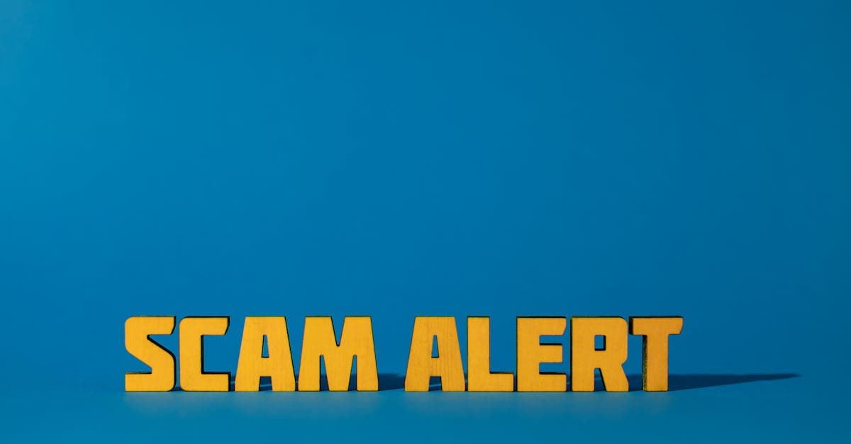 Bold yellow Scam Alert text on a blue background, warning tourists about common cons in Egypt