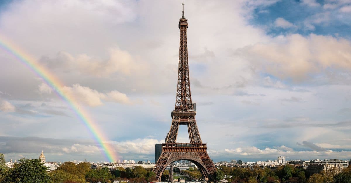 Paris Weather by Month: Complete Guide for US Travelers in 2026 - eSIM and international travel guide by HelloRoam